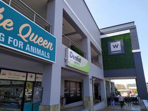 215m² Retail Shops to rent at Atterbury Boulevard in Faerie Glen