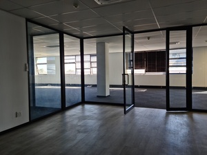 487m² Office Space to rent at Commerce Square in Sandhurst