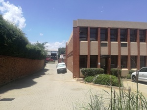 320m² Warehouse to rent at Ferndale Industrial Park in Ferndale