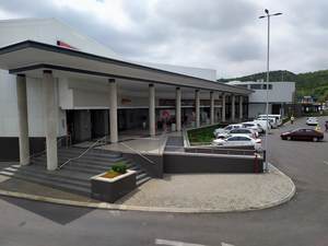 Retail Shops to rent at Lynnridge Mall in Lynnwood