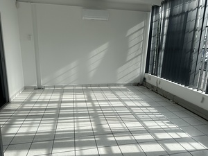 1 111m² Warehouse to rent at 5 Louis Glassman Road in Paarden Eiland