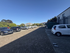 110m² Office Space to rent at Greenford Office Estate Phase 1 in Kenilworth