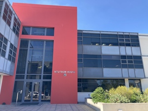 199m² Office Space to rent at Neutron House in Techno Park
