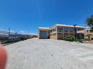 Warehouse to rent at Montague Gardens Industrial Park in Montague Gardens