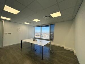 1 660m² Office Space to rent at The Halyard in Foreshore