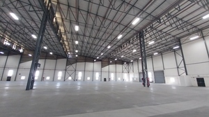 Warehouse to rent at 32 Montreal Drive in Airport Industria