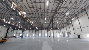 Warehouse to rent at 32 Montreal Drive in Airport Industria