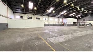 2 568m² Warehouse to rent at 115 Manhattan Street in Airport Industria