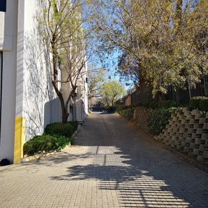 199m² Office Space to rent at Kyalami Business Park (41 Kyalami Boulevard) in Kyalami