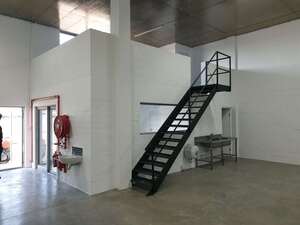 329m² Warehouse to rent at Riverside Business Park in Firgrove