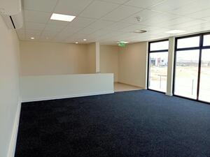 428m² Warehouse to rent at Stonewood Park in Okavango