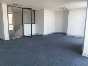 449m² Warehouse to rent at Willow Park in Stikland