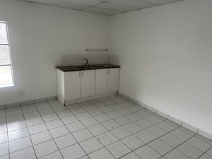 1 111m² Warehouse to rent at 5 Louis Glassman Road in Paarden Eiland