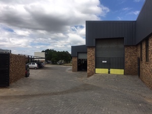 252m² Warehouse to rent at Cranberry Industrial Park in Laser Park
