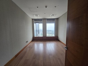 217m² Office Space to rent at Sandton City Office Tower in Sandton Central