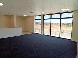 428m² Warehouse to rent at Stonewood Park in Okavango