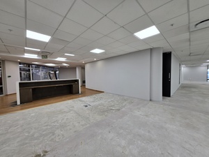 888m² Office Space to rent at The Place in Sandton Central