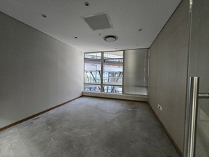 888m² Office Space to rent at The Place in Sandton Central