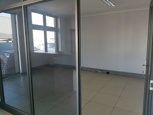 449m² Warehouse to rent at Willow Park in Stikland