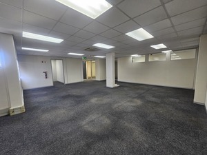 858m² Office Space to rent at Bloemhof in Bo Oakdale