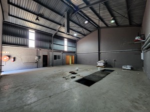 888m² Warehouse to rent at Connaught Park in Beaconvale