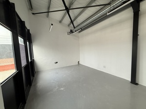 220m² Warehouse to rent at Riverside Business Park in Firgrove