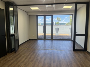 428m² Office Space to rent at Design Quarter Retail Offices in Fourways