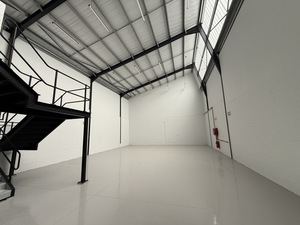 220m² Warehouse to rent at Riverside Business Park in Firgrove