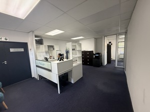 110m² Office Space to rent at Greenford Office Estate Phase 1 in Kenilworth