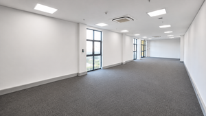 3 213m² Warehouse to rent at Golf Air Park Phase 2 in Airport Industria