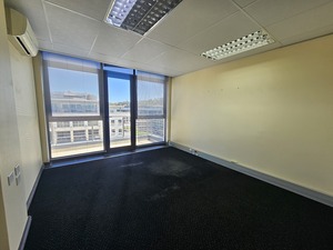 632m² Office Space to rent at Avanti Office Park in Tygervalley Waterfront