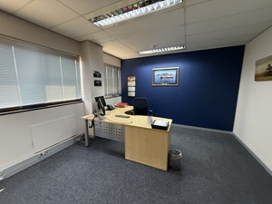 1 250m² Office Space to rent at Golf Park in Mowbray