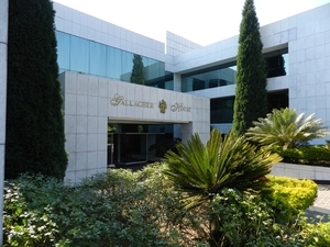 114m² Office Space to rent at Gallagher Estate in Gallagher Estate