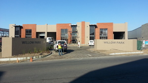 449m² Warehouse to rent at Willow Park in Stikland