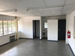 350m² Warehouse to rent at Route 24 - A in Meadowdale