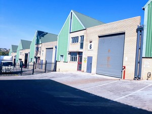 422m² Warehouse to rent at Rodium Industrial Park in Strijdompark