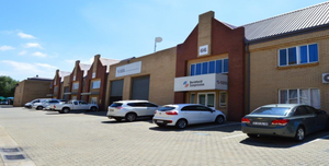 189m² Warehouse to rent at Sunnyrock Units in Sunnyrock