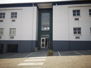 586m² Office Space to rent at Riverview Office Park (1 River Road) in Kyalami