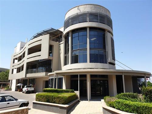 687m² Brooklyn Bridge Office Park, Brooklyn PTA