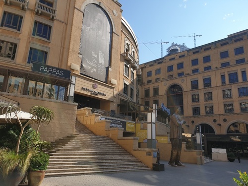 2011m² Nelson Mandela Square, Sandton Central