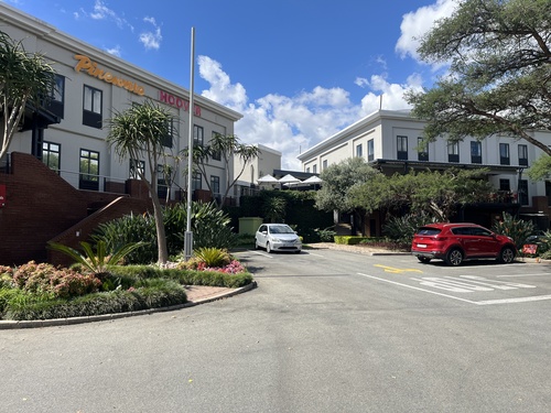 92m² Pineslopes Shopping Centre, Fourways