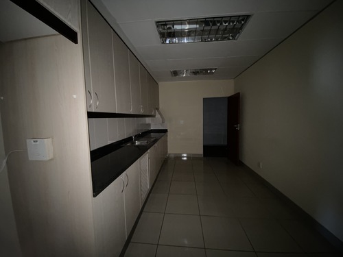 656m² Bedford Centre, Bedfordview