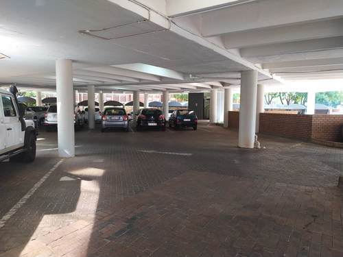 118m² 1006 On the Lake, Central Centurion