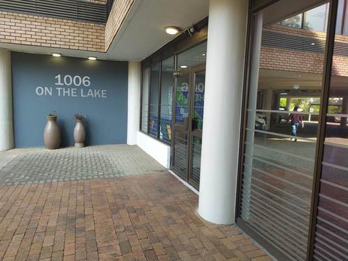 107m² 1006 On the Lake, Central Centurion