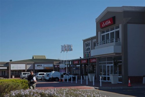 548m² Habitat Centre at The Mall, Somerset West