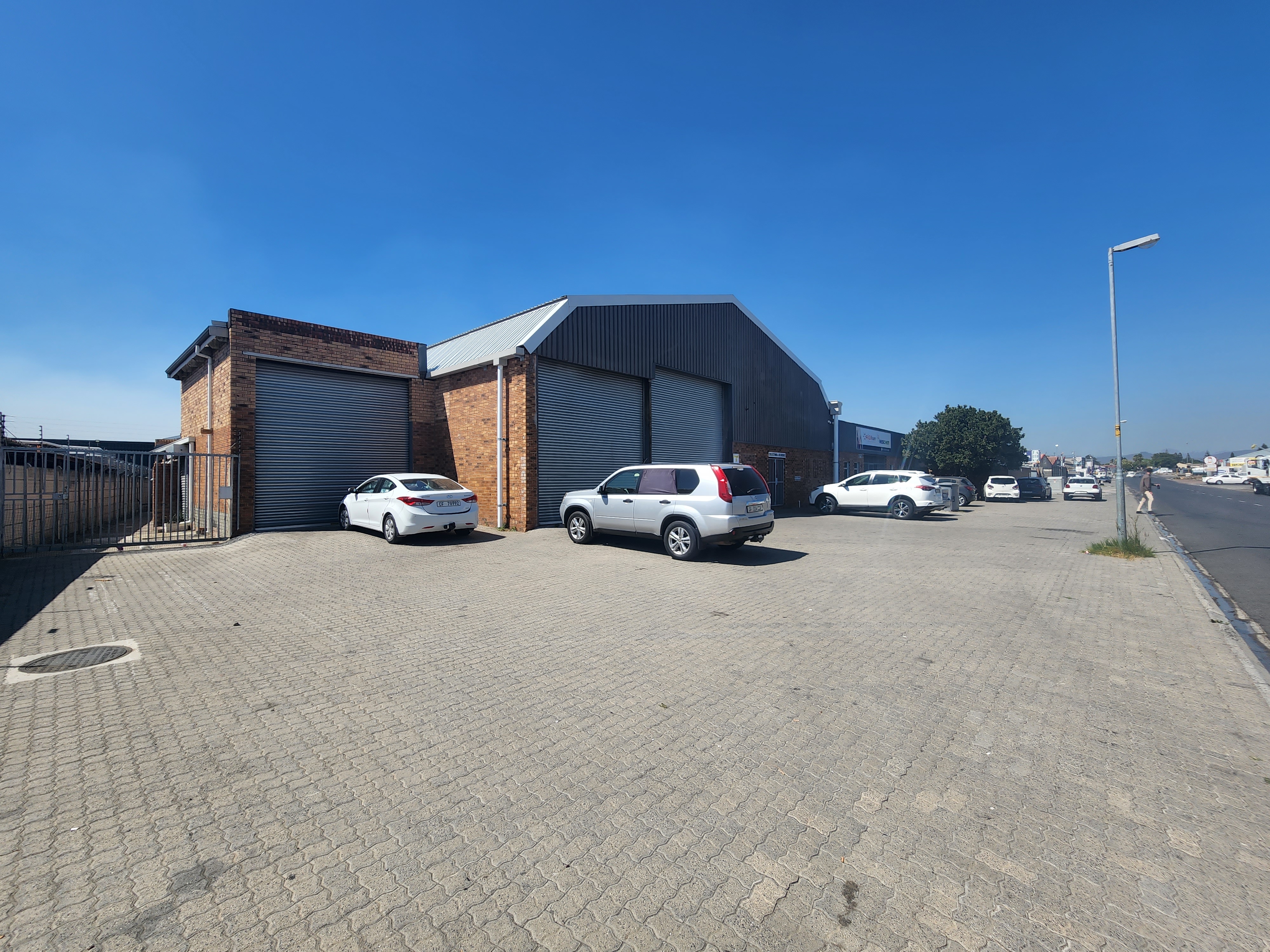 3 170m² Warehouse to rent at 10 Lood Street - Brackenfell in Brackenfell
