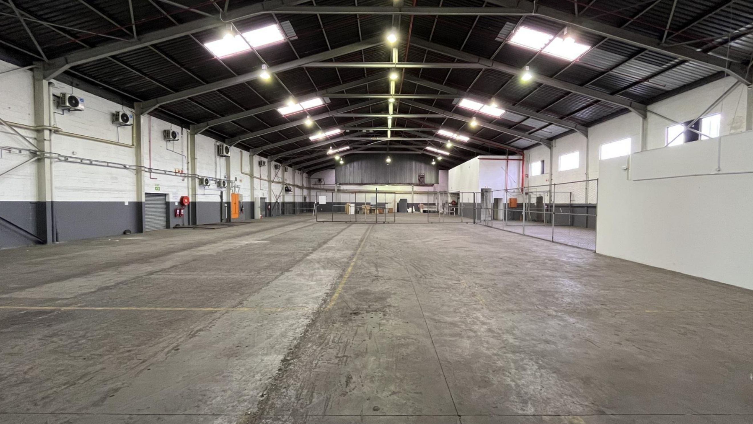 Warehouse to rent at 115 Manhattan Street in Airport Industria