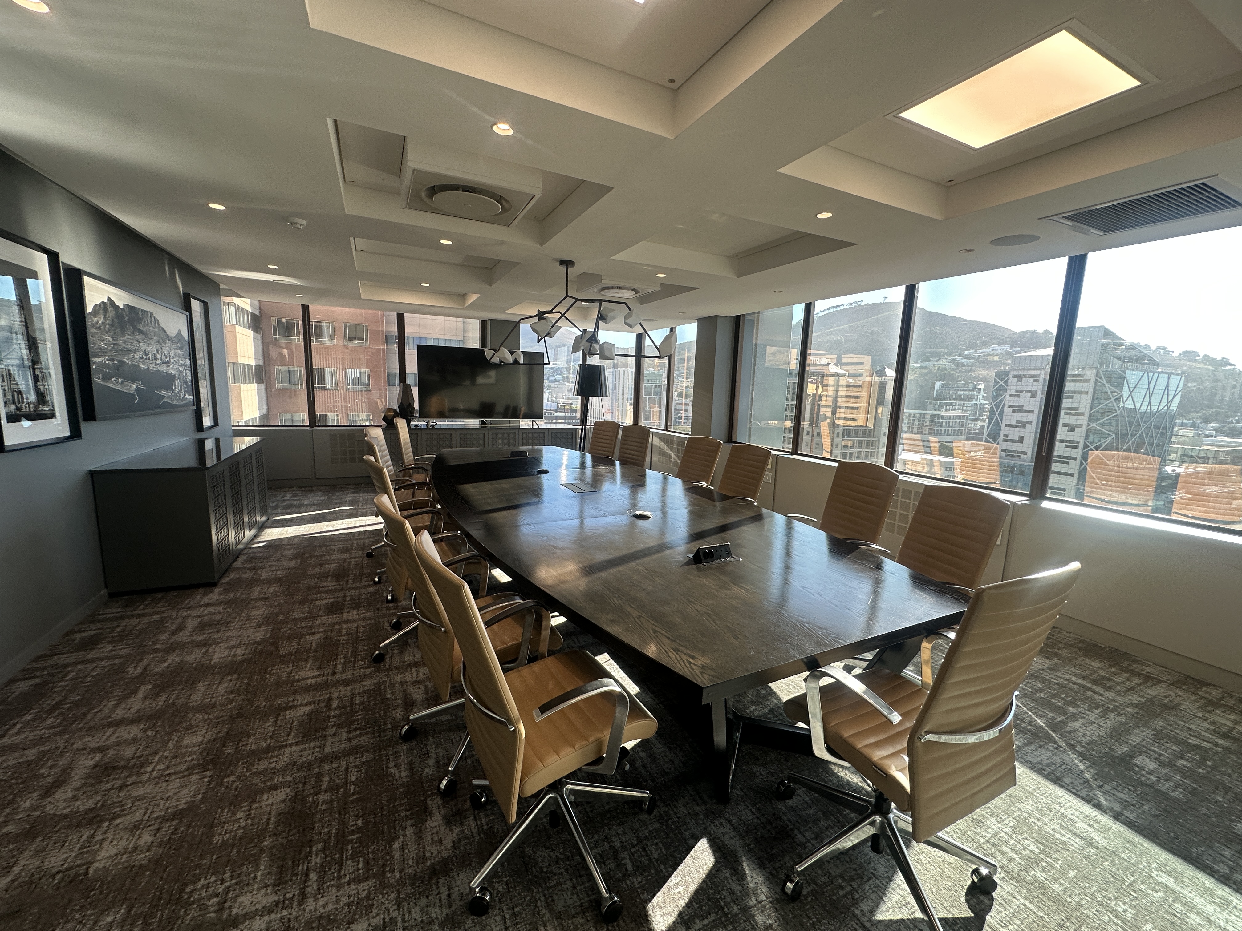 799m² Office Space to rent at 2 Long Street in Cape Town CBD