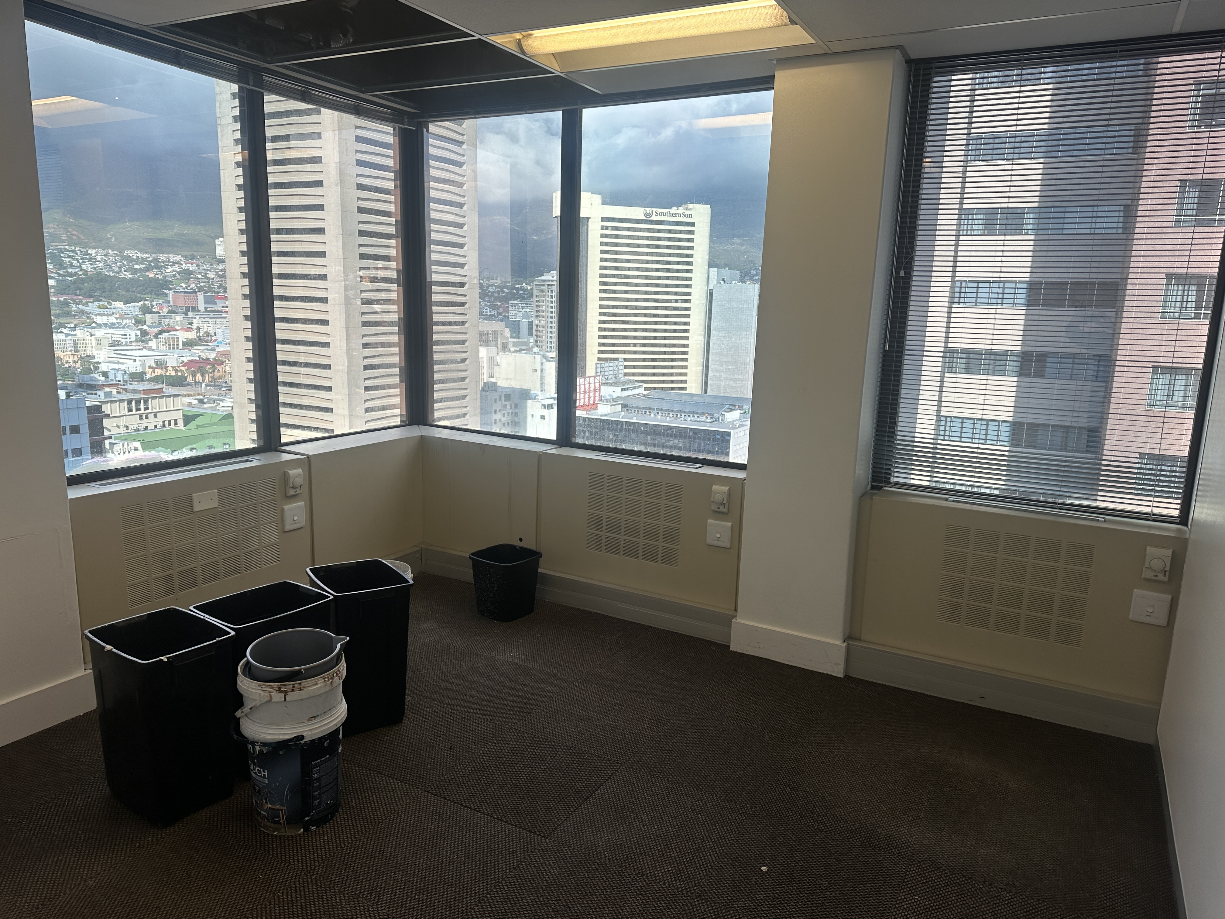 677m² Office Space to rent at 2 Long Street in Cape Town CBD