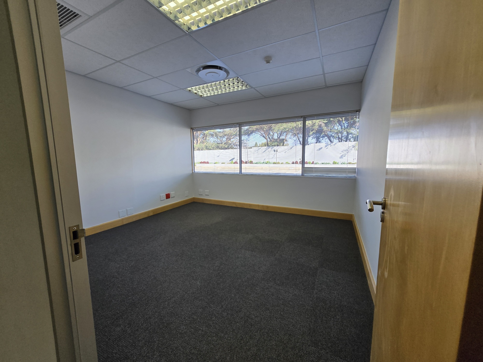 938m² Office Space to rent at 33 Fricker Road in Illovo